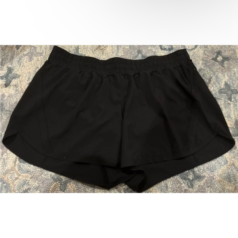 LuluLemon Women’s Shorts Black Size 20 CA 35801 RN 106259 R8 4” Lined
